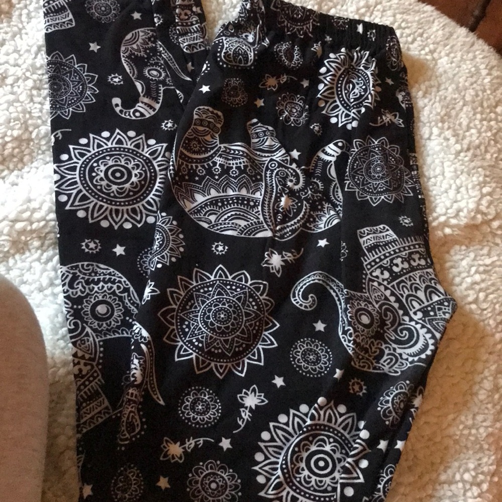 Agnes & Dora pattern leggings size large
